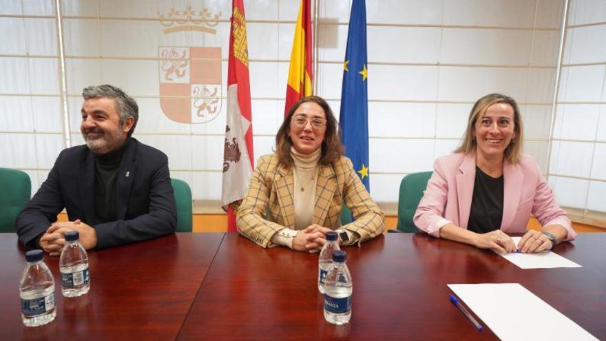 Los consejeros de
 infraestructuras de
 Asturias, Castilla y León
 y Galicia, en Ponferrada. |  // FDV.