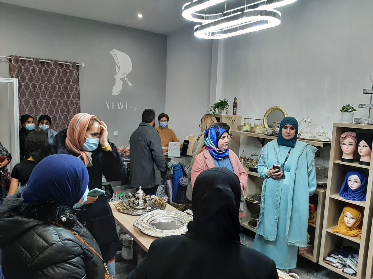 Mina inaugura su tienda después de haber participado en el programa de emprendimiento Traslab de Acción 2030