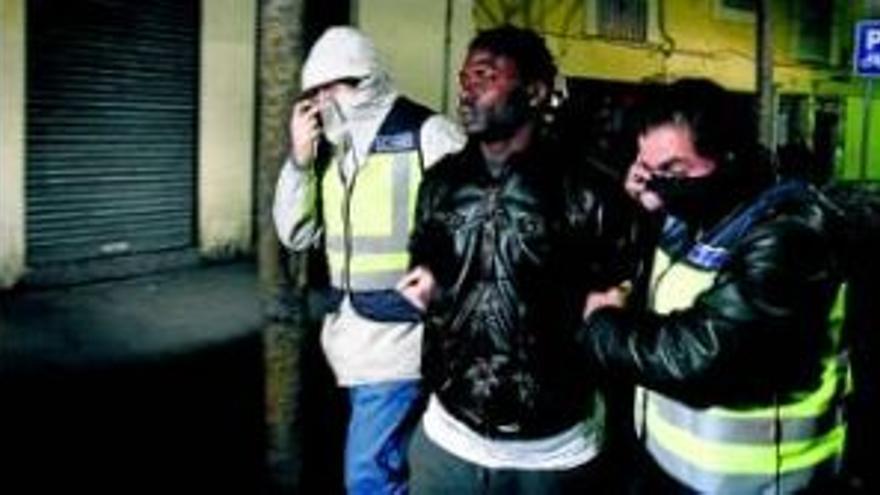 7 detenidos por hacer llegar a Al Qaeda pasaportes robados