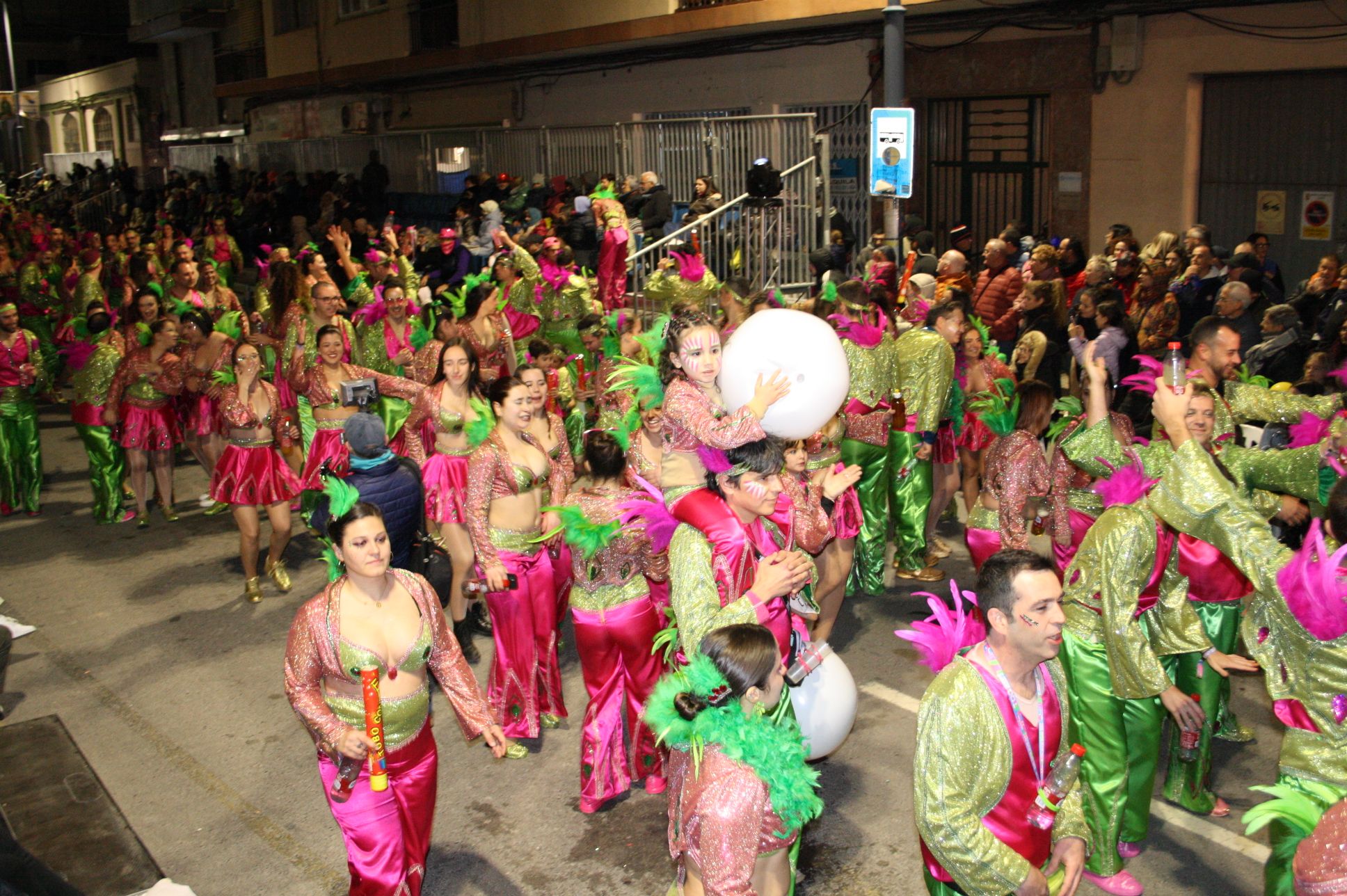 Macrogalería de fotos del primer gran desfile del Carnaval de Vinaròs