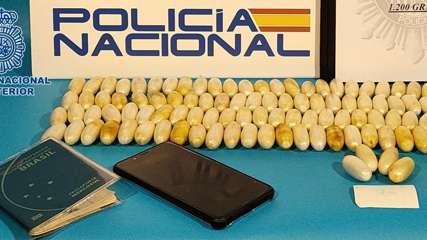 La Policía Nacional detiene a un mulero en Lanzarote con 104 cápsulas de cocaína en su estómago