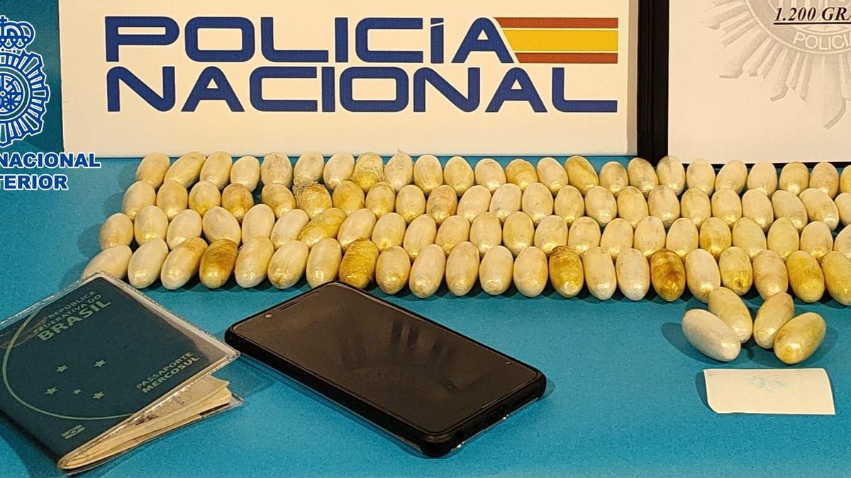 Droga incautada al noveno mulero en lo que va de año en el aeropuerto de Lanzarote.