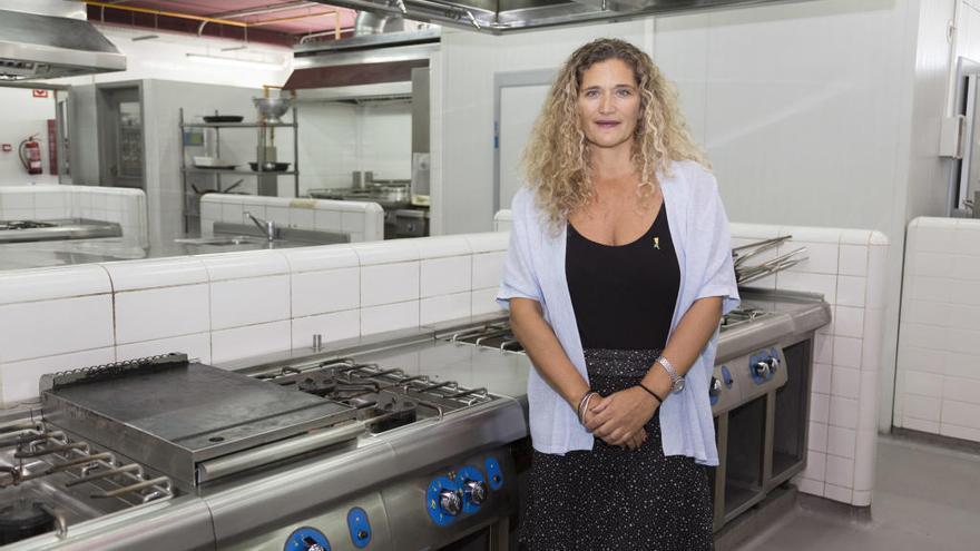 Sandra Gard, a la cuina de l&#039;Escola d&#039;Hostaleria de l&#039;Alt Empordà.