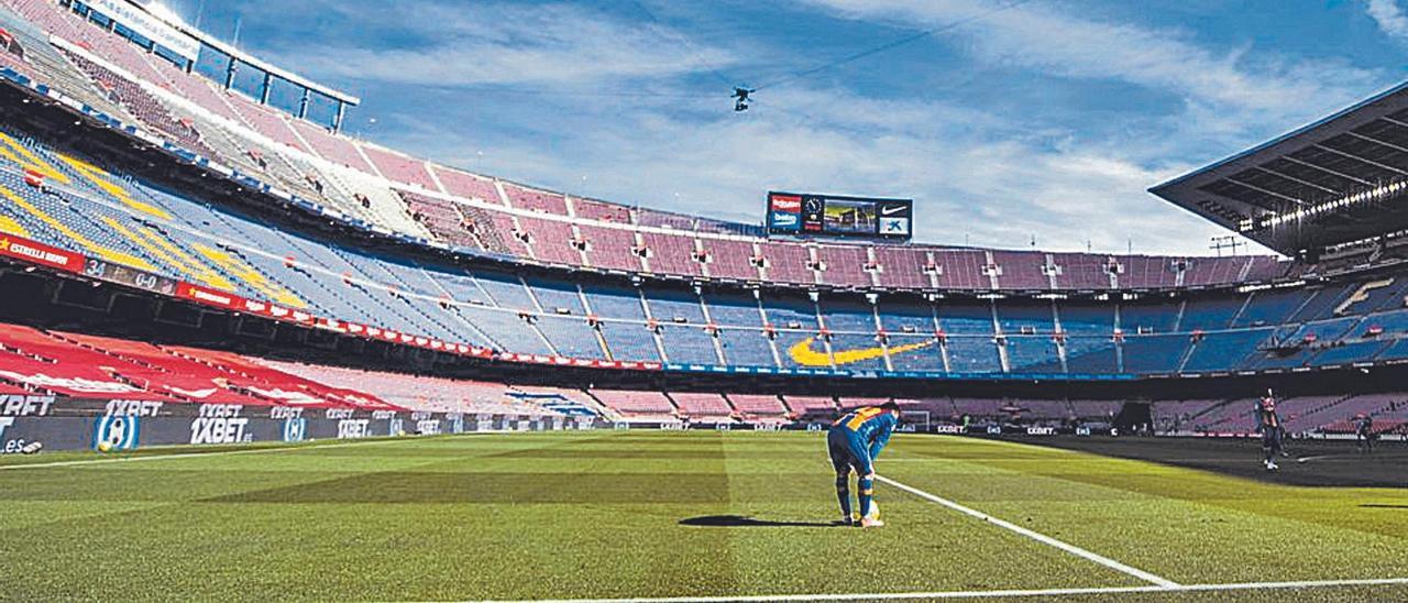 Leo Messi, en un desértico Camp Nou.