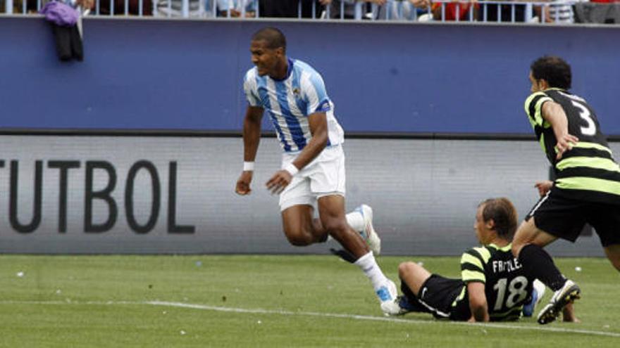 Fritzler derriba a Rondón en la frontal del área, una entrada que Undiano Mallenco convirtió en un lanzamiento de penalti, que acabó por fallar Apoño.