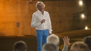 Jesús Calleja, en L’Ampolla (Baix Ebre), durante la grabación del programa ’Volando voy’ (Cuatro).