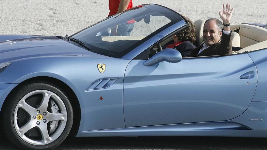 Camps al volante de un Ferrari en Cheste en 2009.