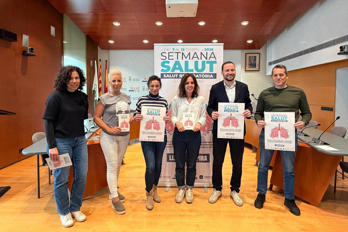 L'alcalde de Lloret de Mar, Adrià Lamelas, amb organitzadors de la SegonaSetmanaSalut