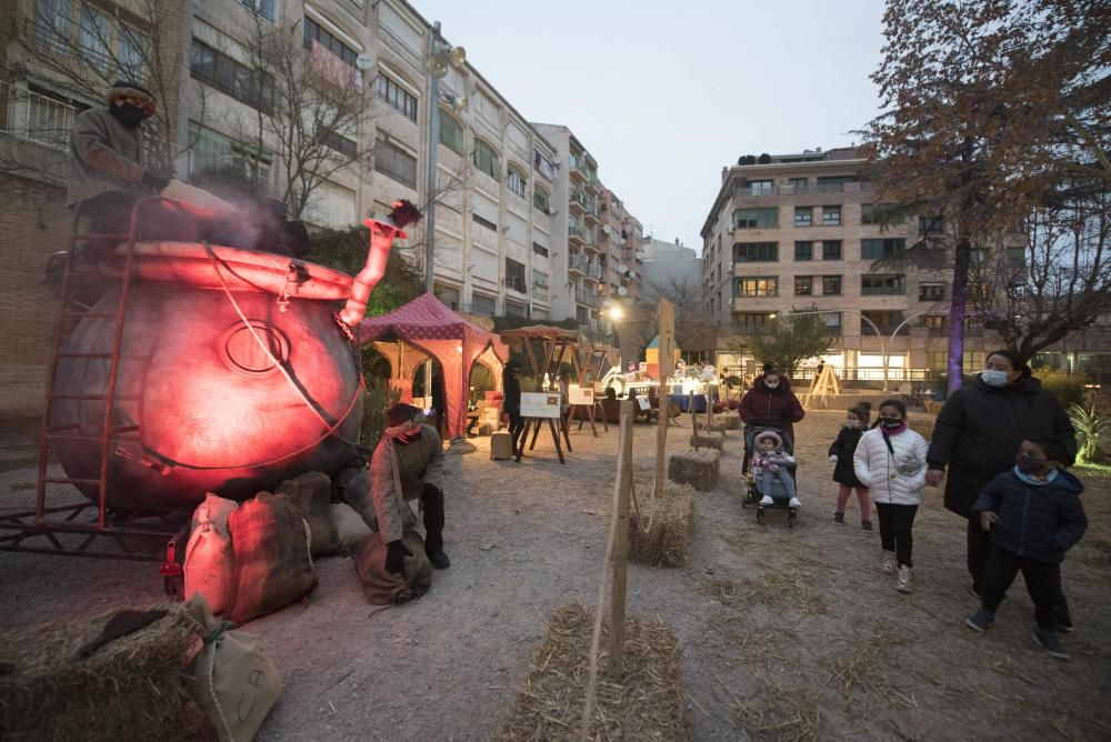 Famílies desfilen il·lusionades pel Parc de Reis de Manresa