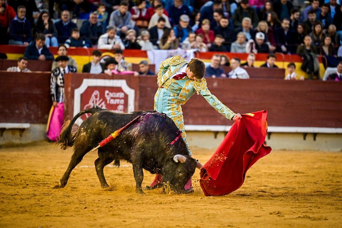 Íker de Virgilio, a hombros  en la novillada sin picadores