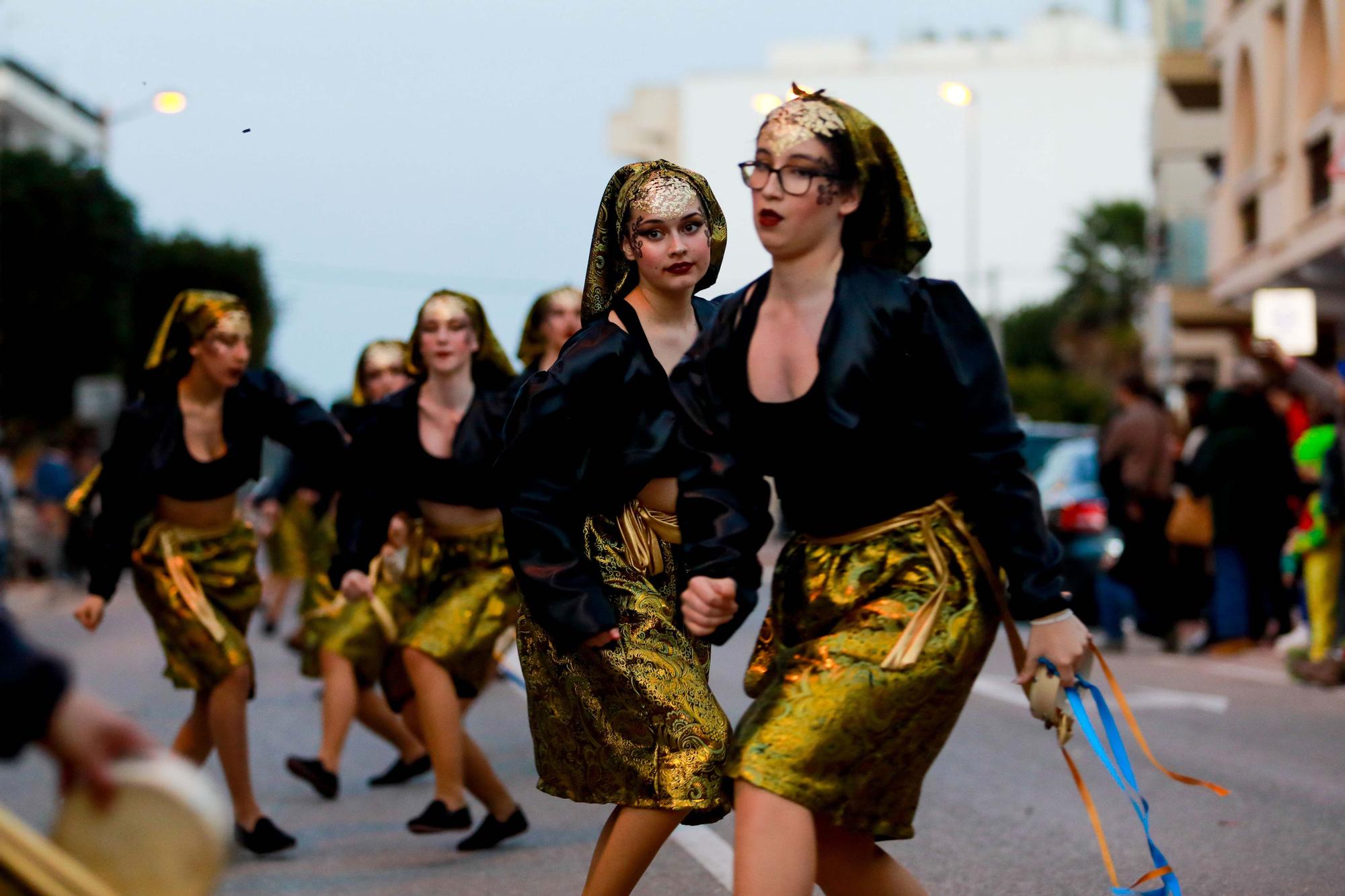 Todas las imágenes de la rúa de carnaval 2023 en Santa Eulària