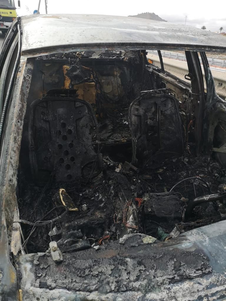 Arde un coche en Arucas (26/10/21)