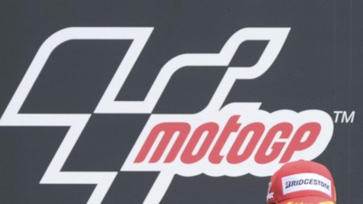 Lorenzo celebra su victoria en el podio de Le Mans