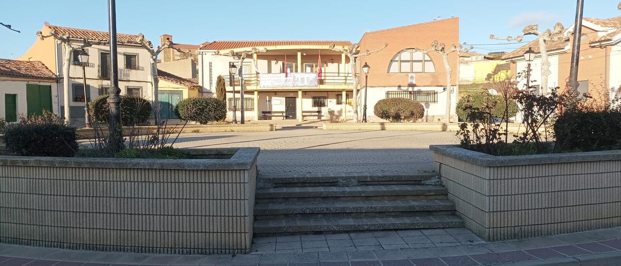 Plaza mayor de Castrogonzalo en la que está proyectada y licitada una reforma integral.