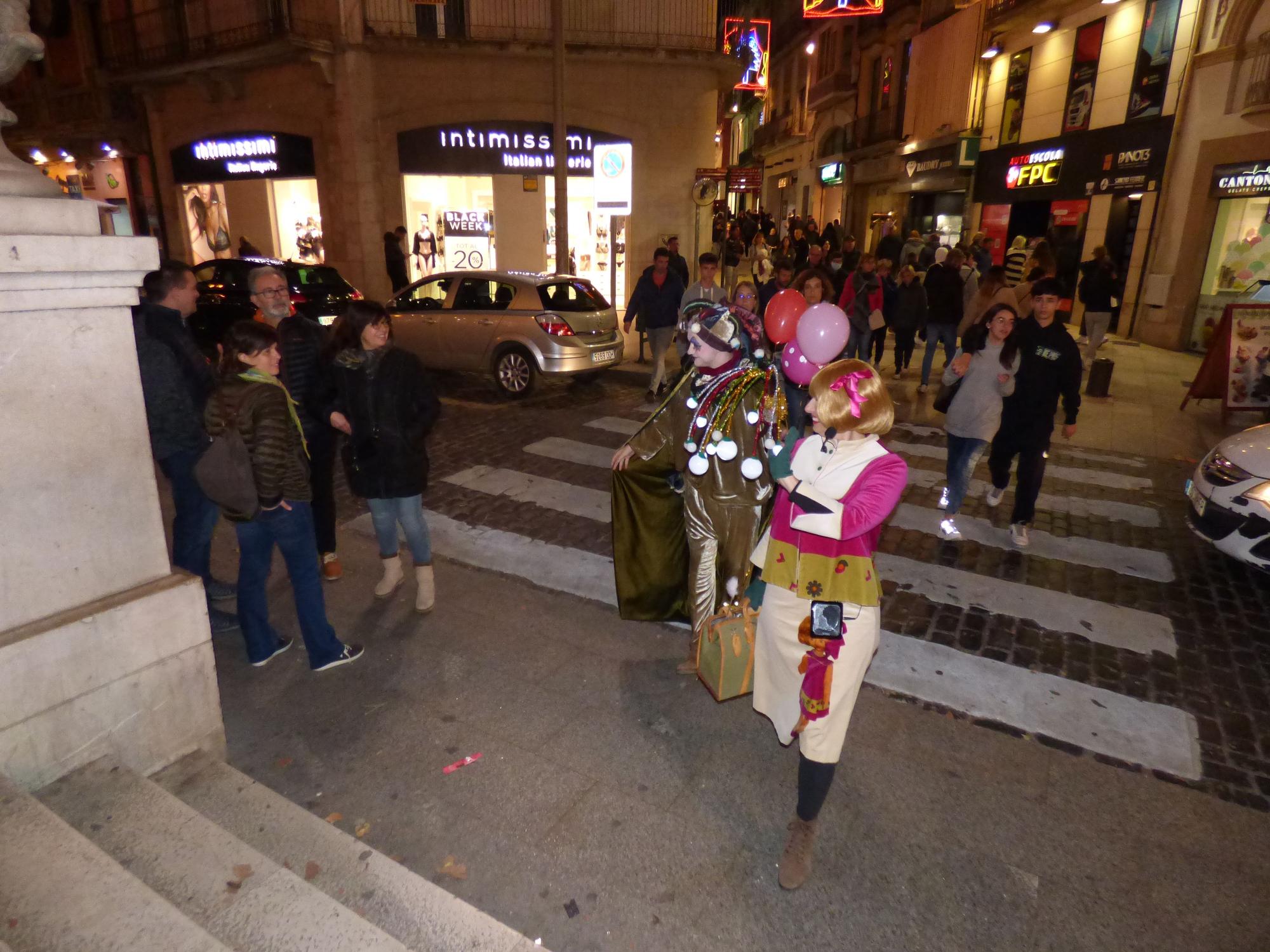 En Fumera, la Nadalina i la Bel inauguren el mercat de Nadal de Figueres