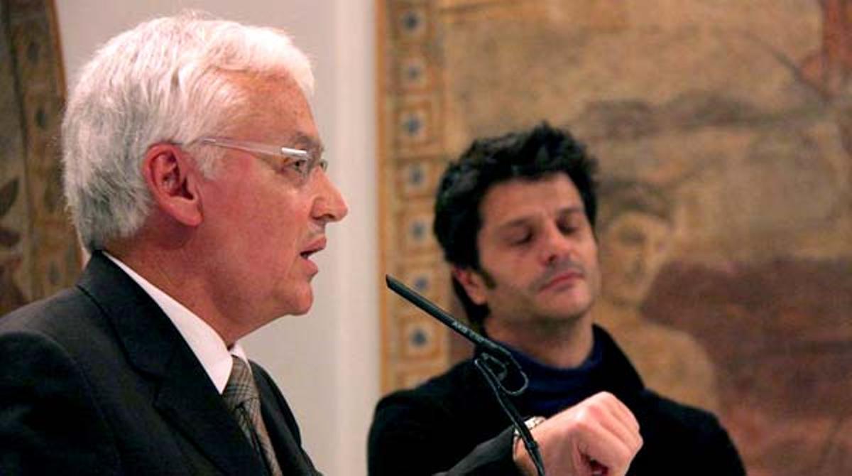 El conseller lamenta l’associació entre política i corrupció en alguns números.