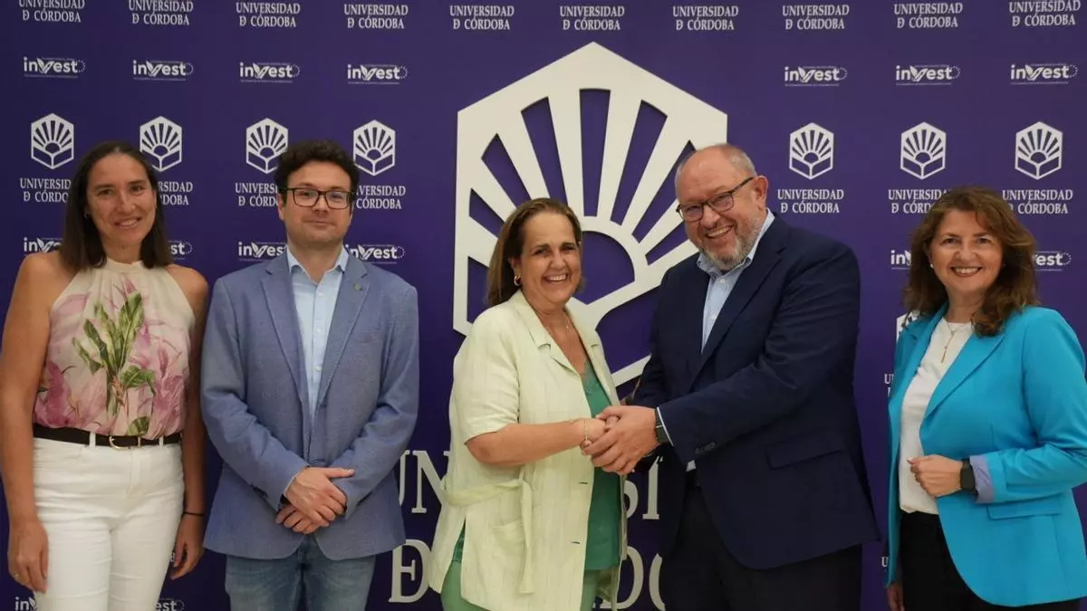 Córdoba impulsa el talento y el empleo: el Imdeec y la UCO destinan 60.000 euros a becas, logística y liderazgo femenino