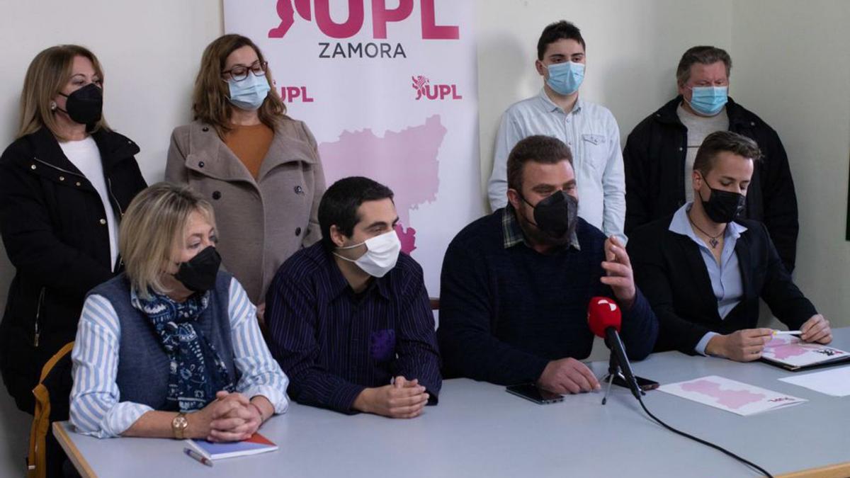 Los candidatos de UPL, durante la presentación de la candidatura. |