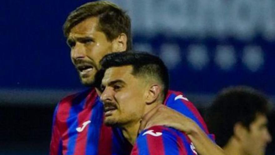 Llorente i Sergio Álvarez ploren al final del partit a Alcorcón