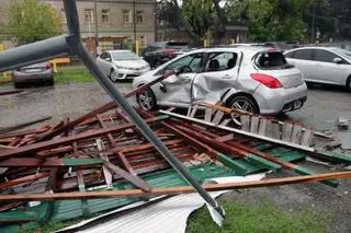 Al menos 13 muertos al hundirse el techo de un pabellón por el temporal en Argentina