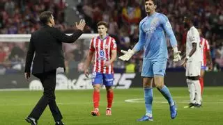 El Atlético identifica a otras dos personas que lanzaron objetos a Courtois "y son socios"