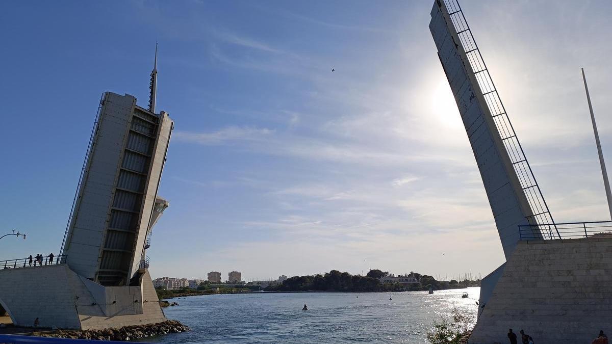 Puente Estacio | El puente del Estacio recupera sus aperturas habituales tras quedar reparada la avería