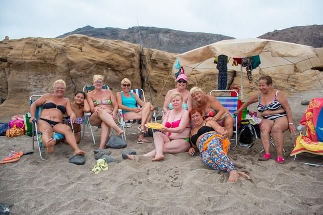 Dia de lunes festivo en la Playa del Confital