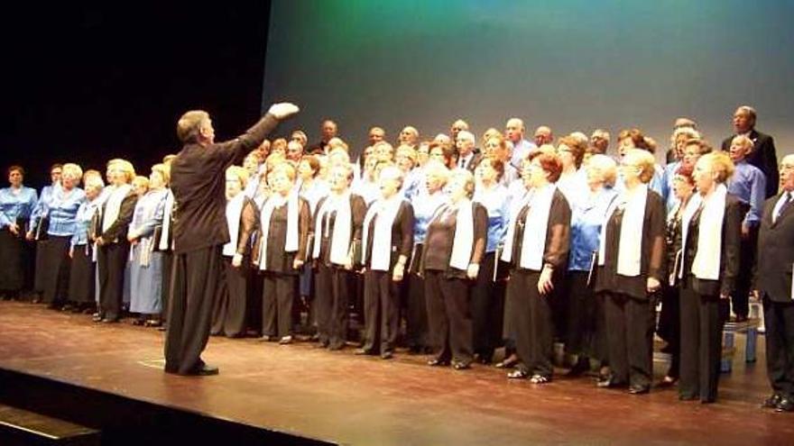 El Auditorio acoge un concierto de 260 coralistas asturianos de la tercera edad