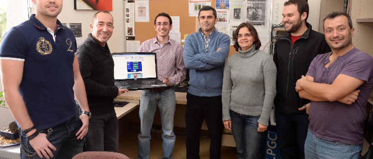 Jesús Alonso (2º izquierda) junto a parte del equipo de investigación de Procesado Digital de Señales del Idetic .