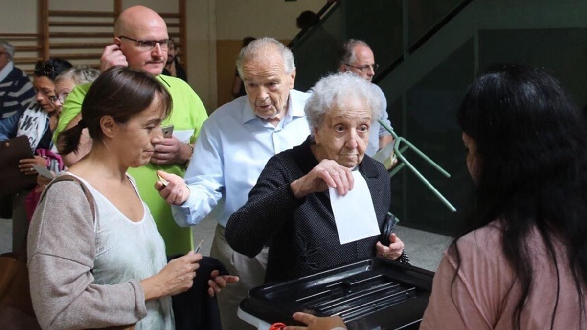 zentauroepp40369074 girona   girones   se re emprende la votaci n en el col legi171001133825