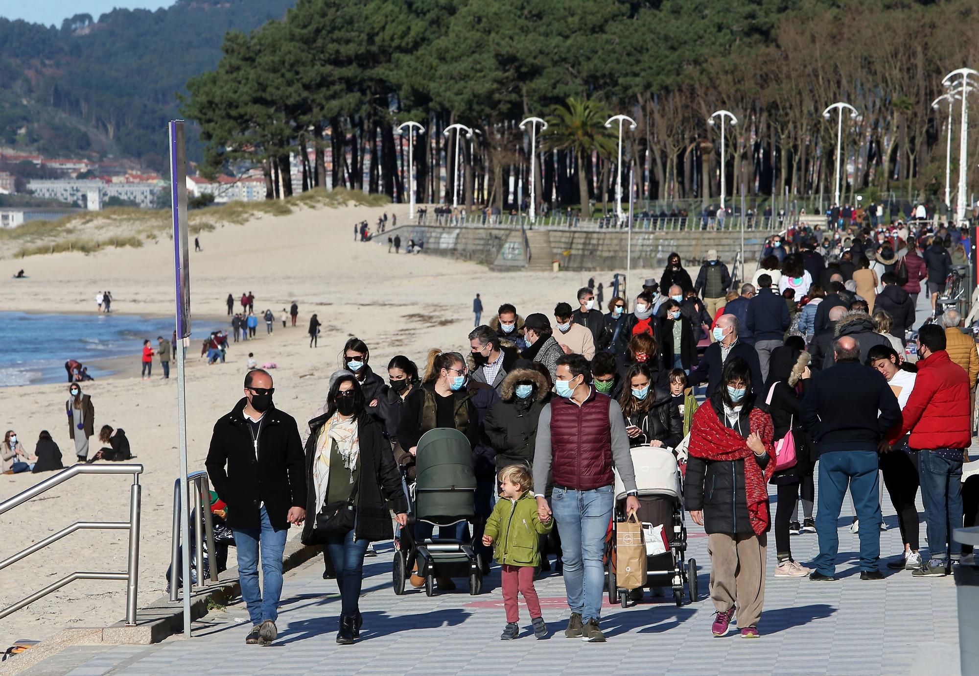 Vigo disfruta del día de Navidad al Sol