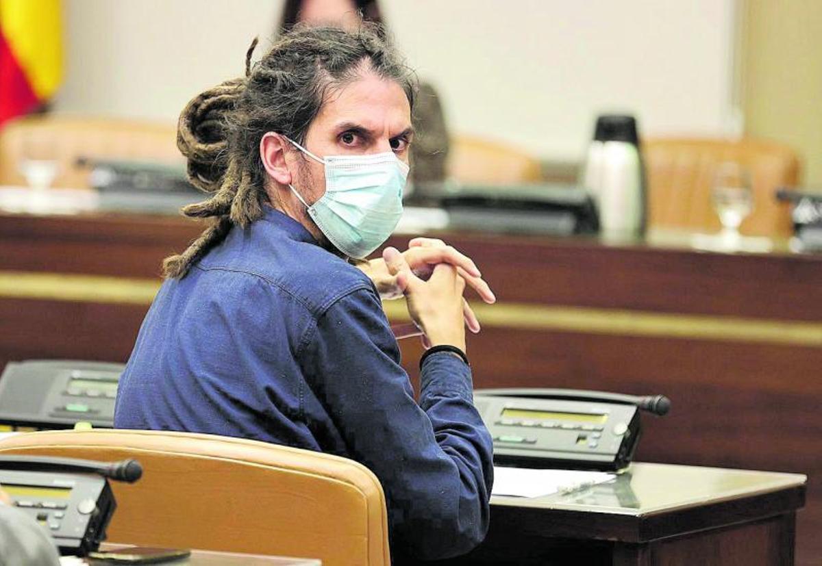 El TC dilata sense motiu definir-se pel recurs i la mesura cautelar del diputat Rodríguez, per Ernesto Ekaizer El TC dilata sense motiu definir-se pel recurs i la mesura cautelar del diputat Rodríguez, per Ernesto Ekaizer