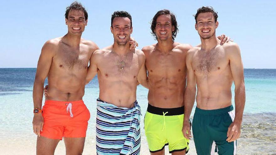 Nadal, Bautista,Carreño y López, en la playa australiana.