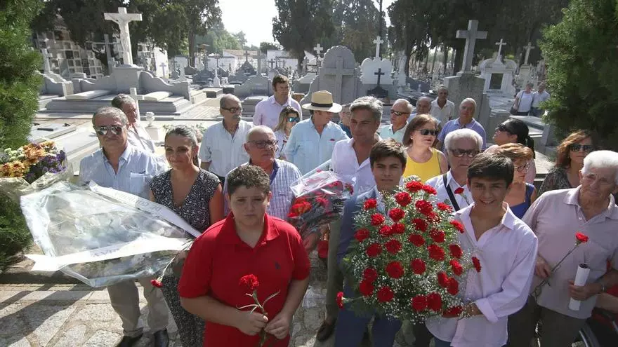 Claveles rojos por Manolete