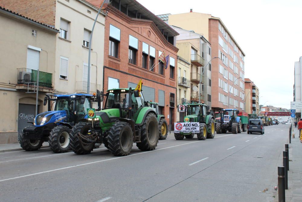 Una vintena de tractors encapçala la marxa lenta contra els macroprojectes de renovables