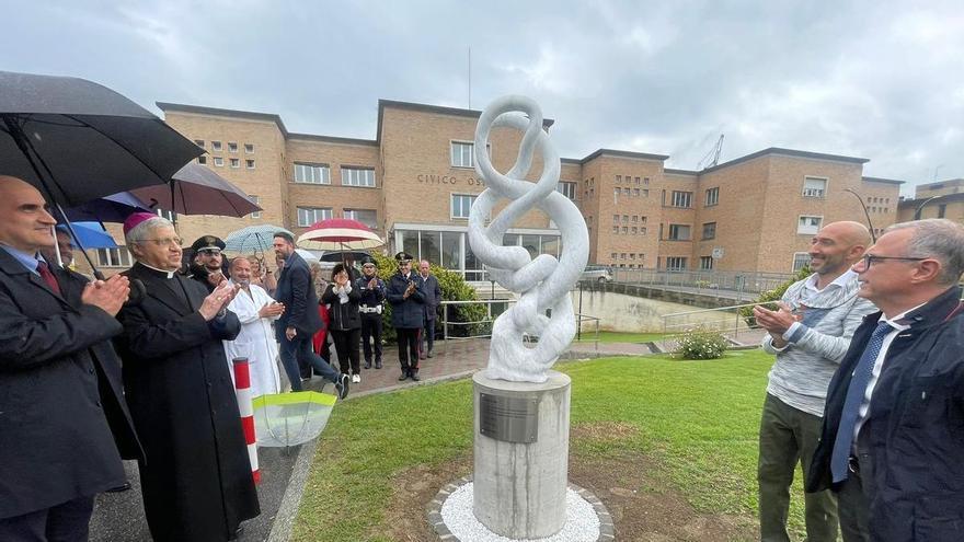 Una escultura creada en Alzira homenajea en Italia a las víctimas de la Covid