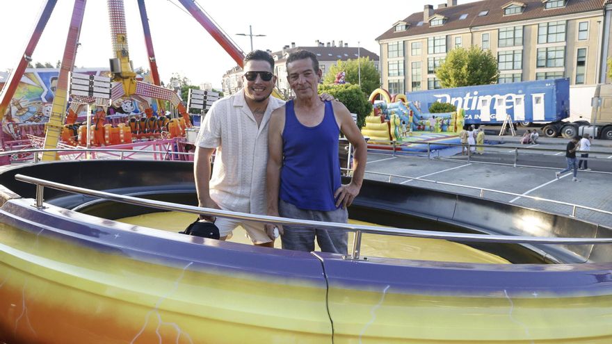 La (dura) vida de los feriantes: «Esto es 24 horas. Salimos de Milladoiro y montamos en Bertamiráns»