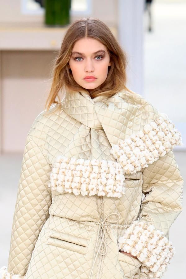 Gigi Hadid en el desfile de Otoño-invierno de Chanel 2017