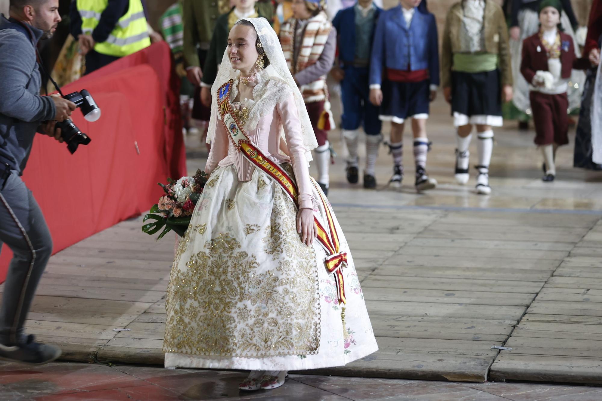 Ofrenda 2023 | Falleras Mayores e Infantiles de comisiones del 17 de Marzo (I)