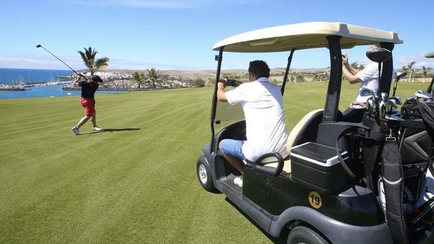 Touroperadores europeos recorren los campos de golf de Gran Canaria