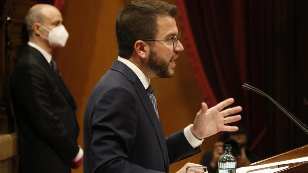 Pla mitja de perfil del vicepresdident de la Generalitat amb funcions de president  Pere Aragones  intervenint a la Diputacio Permanent del Parlament el 3 de marc de 2021 (Horitzontal) Gerard Artigas ACN