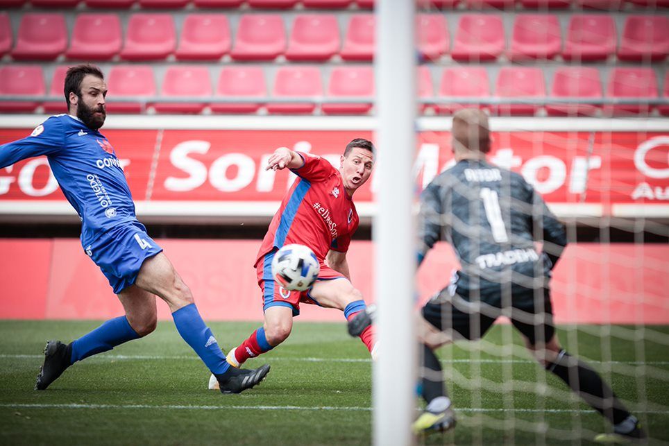 Las imágenes de los partidos de los equipos asturianos de Segunda División B