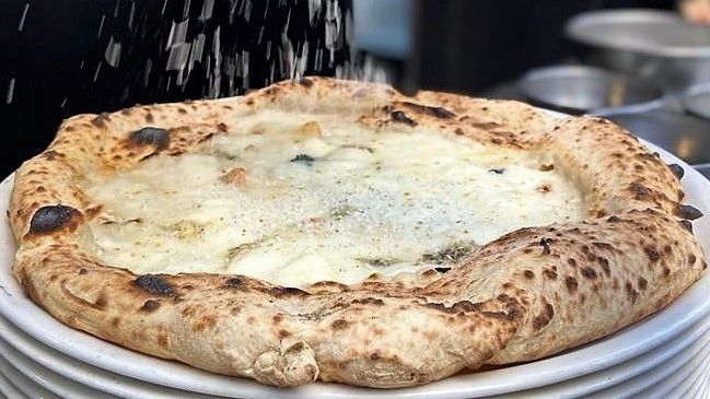 Pizza Quesos nacionales de Sartoria Panatieri