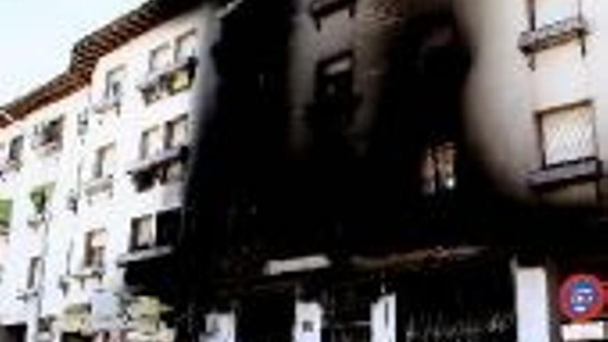 El incendio de un restaurante obliga a desalojar un edificio