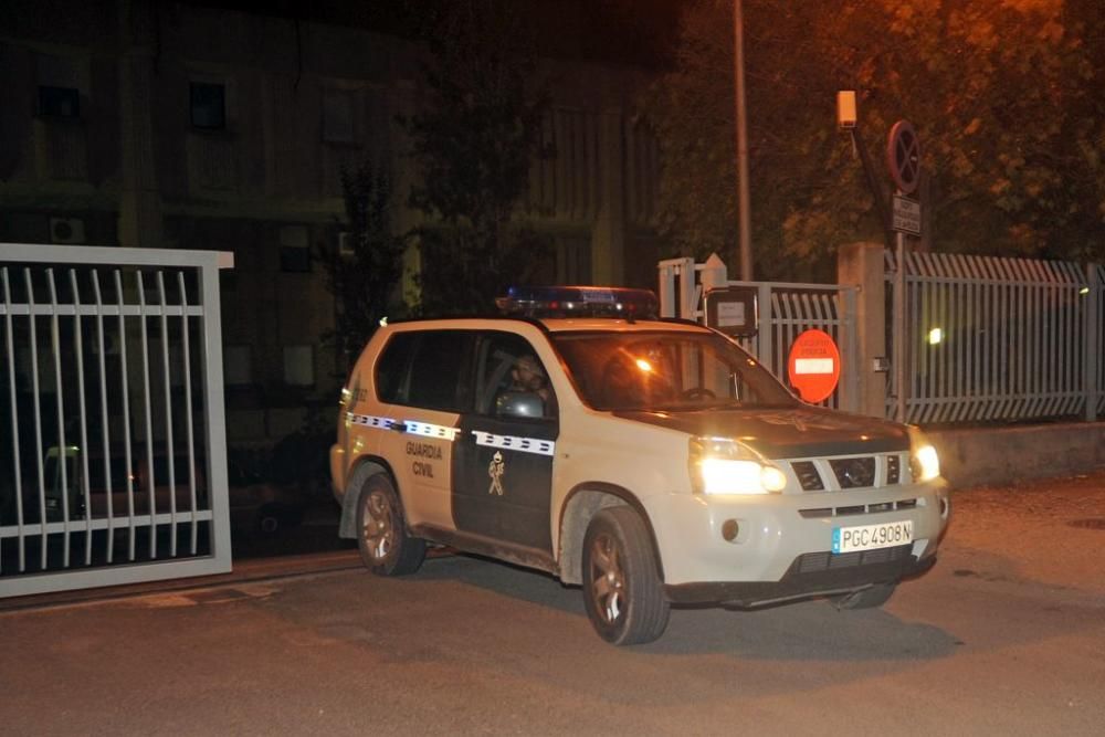 Heridos cuatro policías en un motín en el CIE