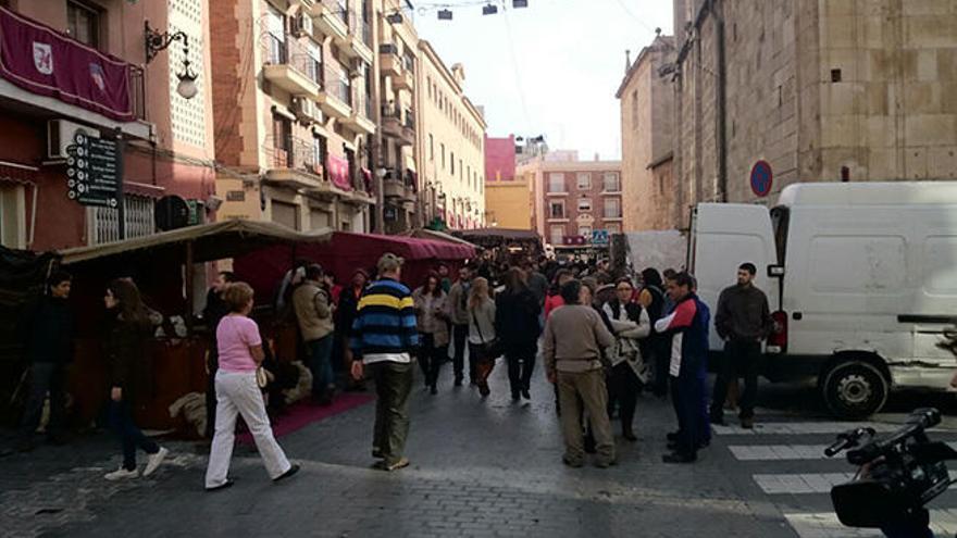 Inauguran el Mercado Medieval a pesar de los destrozos causados por el viento