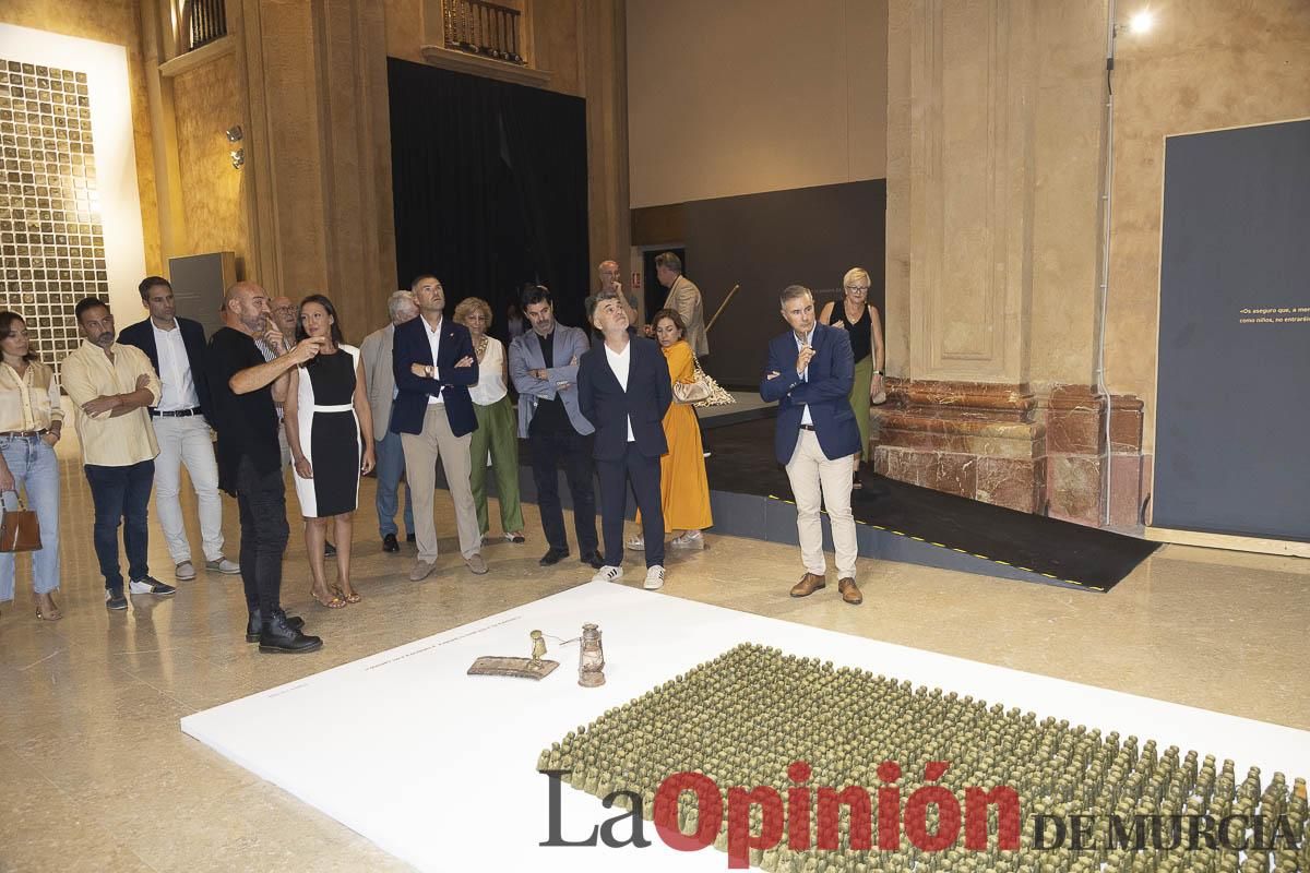 Así es la exposición 'Los Asomados' de Lidó Rico, que llega a Caravaca en su Año Jubilar