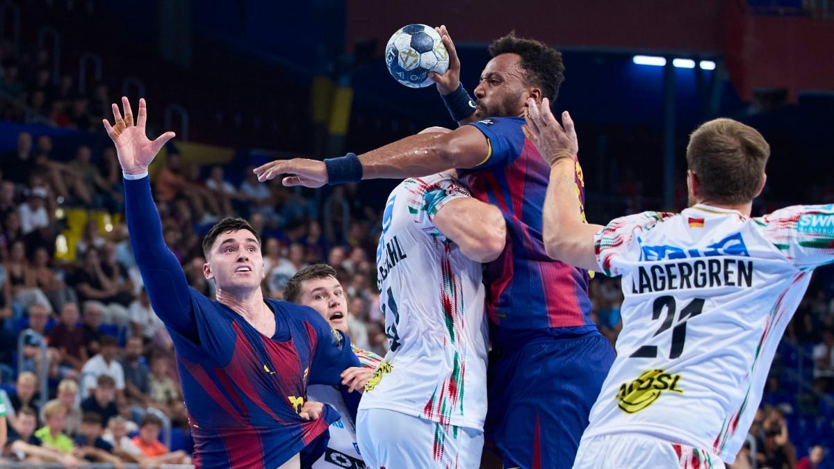 Acción del encuentro entre Barça y Magdeburgo en el Palau