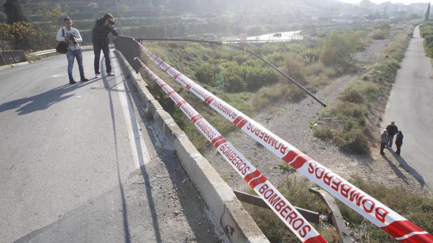 Herida al caer su coche desde un puente en Torreagüera