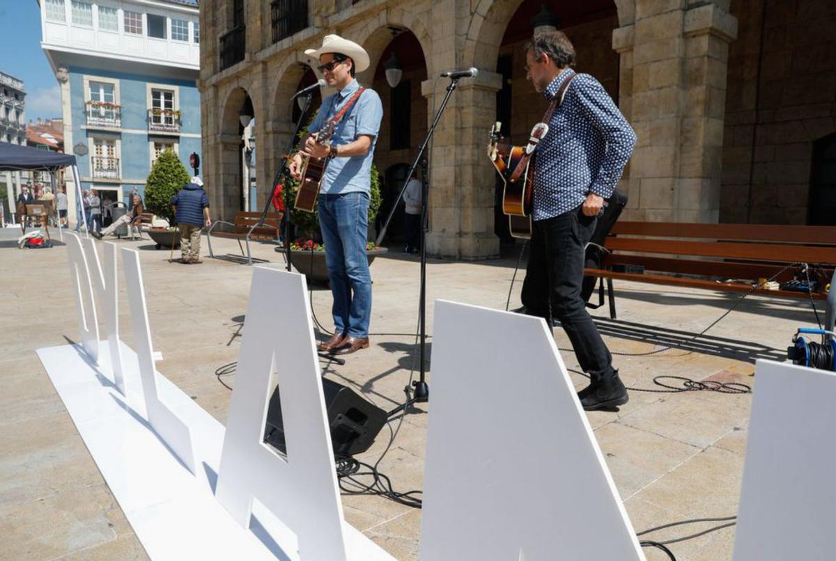 Un momento de la prueba de sonido de la matiné dylanita. |Mara Villamuza